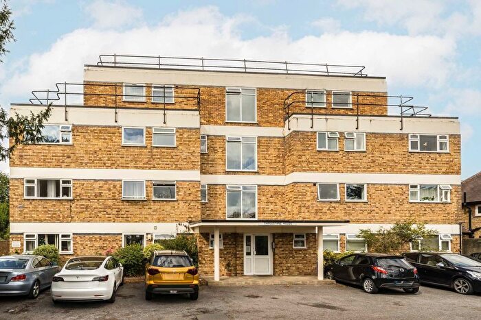 2 Bedroom Flat For Sale In Uxbridge Road, Hampton, TW12