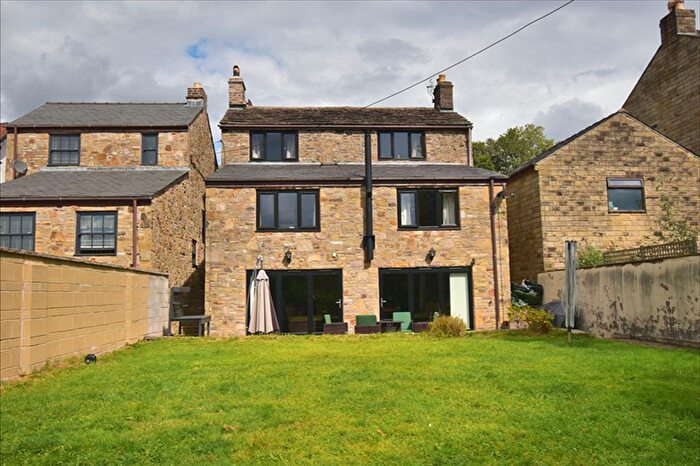5 Bedroom Property For Sale In Chapel Road, Whaley Bridge, SK23