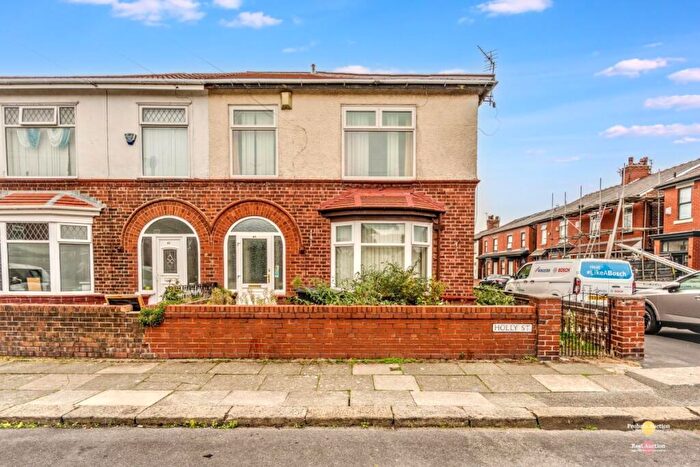 3 Bedroom Semi-Detached House For Sale In Holly Street, Droylsden, Manchester, Lancashire, M43