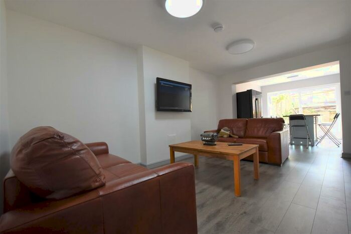 5 Bedroom Terraced House To Rent In / Academic Year Very Spacious Bedroom Student House On Frederick Road Selly Oak, Free Ultrafast M Broadband, B29