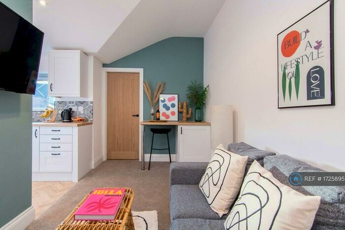 1 Bedroom Flat To Rent In Market Street, Warwickshire, CV21