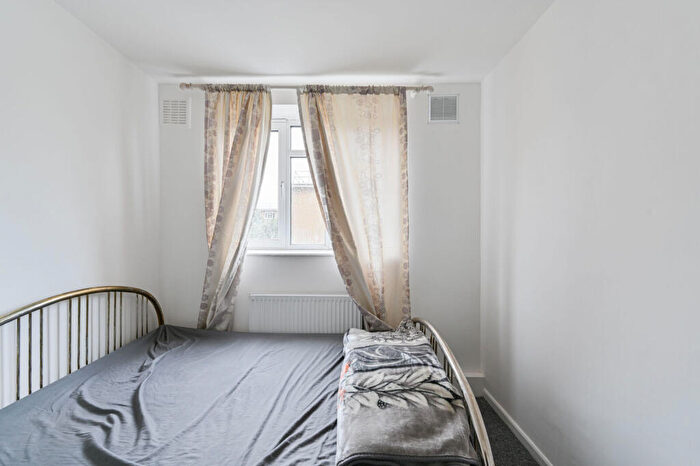 4 Bedroom Flat To Rent In Weir Road, Balham, London, SW12