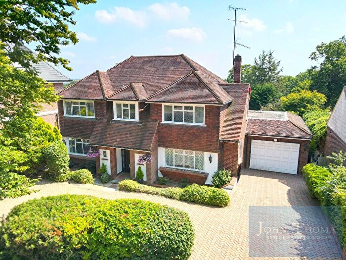 4 Bedroom Detached House For Sale In Stradbroke Drive, Chigwell, Essex, IG7