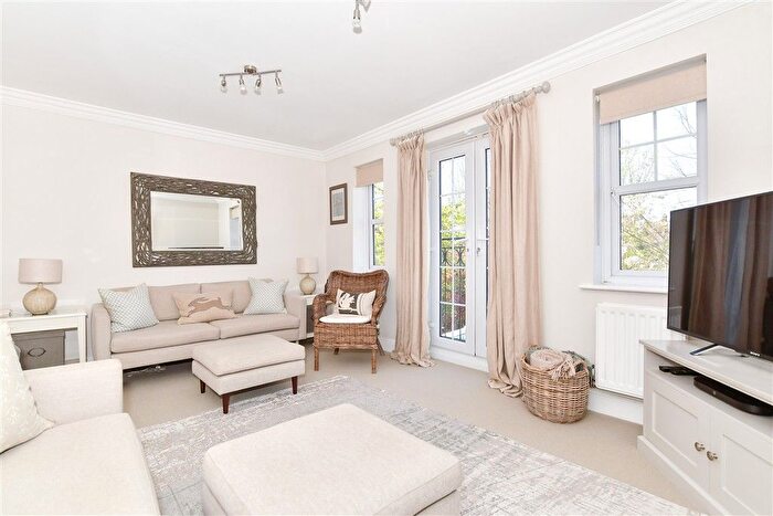 4 Bedroom Detached House For Sale In Cardinal Walk, Kings Hill, West Malling, Kent, ME19