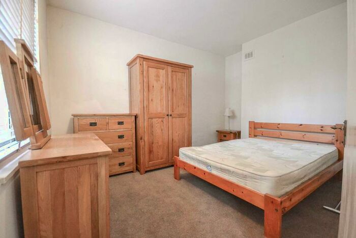 1 Bedroom Flat To Rent In Trevose House, Kennington, London, SE11