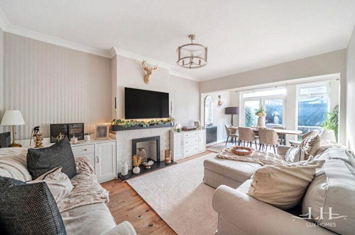 4 Bedroom Semi Detached House For Sale In Wingletye Lane, Hornchurch, RM11