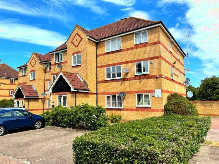 Studio To Rent In Lewes Close, Grays., RM17