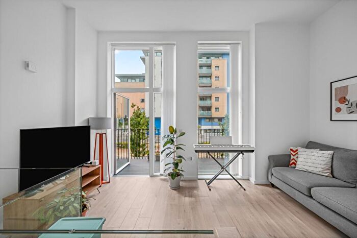 3 Bedroom Terraced House For Sale In Gallions Road, Silvertown, E16