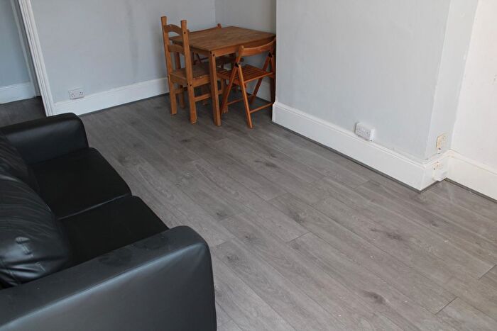 1 Bedroom Flat To Rent In Messina Avenue, London, NW6