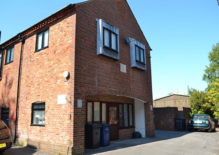 3 Bedroom Apartment To Rent In Arundell Place, Farnham, GU9