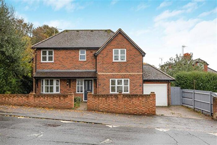 4 Bedroom Detached House To Rent In Emmer Green, Reading, RG4