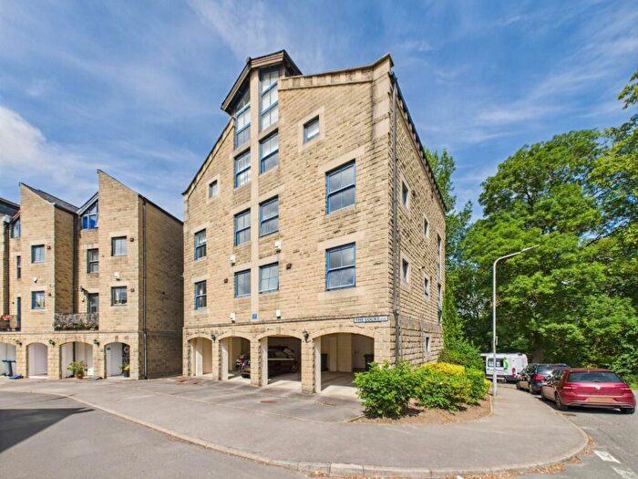 2 Bedroom Apartment For Sale In The Locks, Bingley, BD16