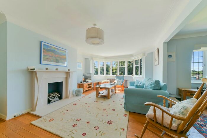 2 Bedroom Flat To Rent In Portsmouth Road, London, SW15