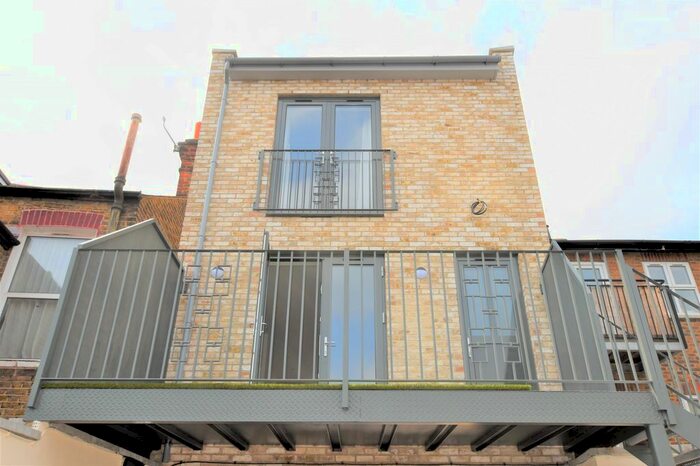 2 Bedroom Maisonette To Rent In Tooting, London, London, SW17