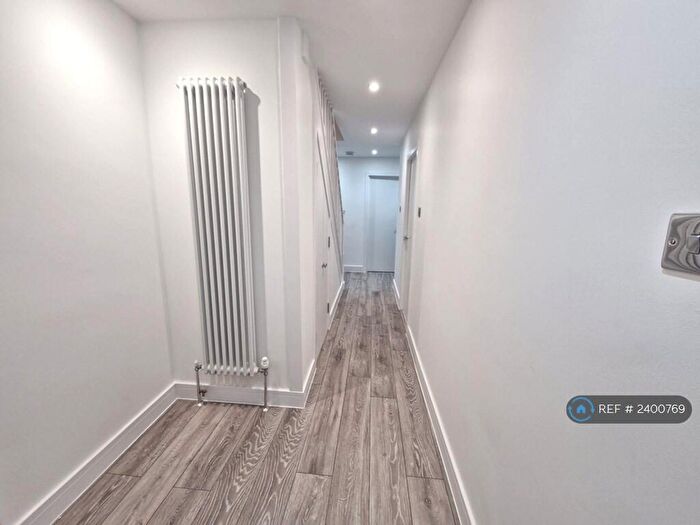 3 Bedroom Maisonette To Rent In Payne Street, London, SE8