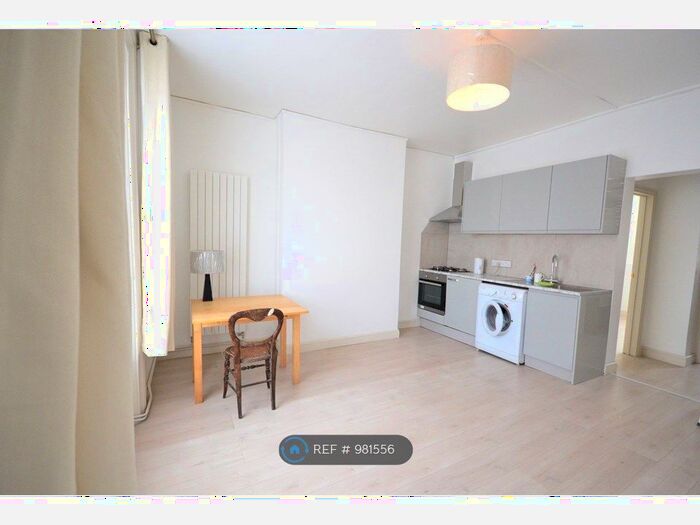 1 Bedroom Flat To Rent In New Cross Road, London, SE14