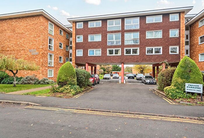 2 Bedroom Flat For Sale In Maldon Road, Wallington, SM6