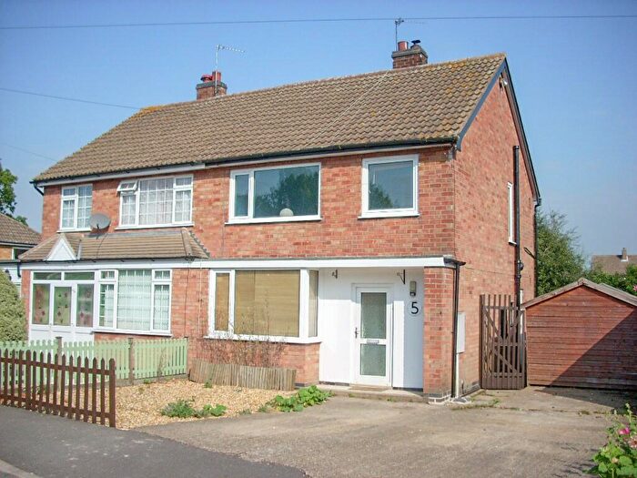 3 Bedroom Semi-Detached House To Rent In Paske Avenue, LE7