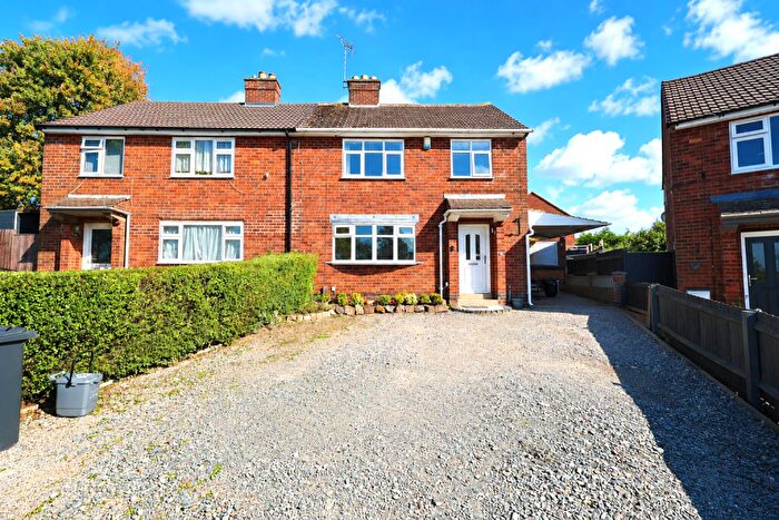 3 Bedroom Semi-Detached House For Sale In Farm Road, Burbage, LE10