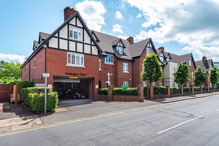 1 Bedroom Flat For Sale In Wellington Court, Epsom, KT19
