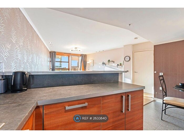 1 Bedroom Flat To Rent In Falcon Wharf, London, SW11