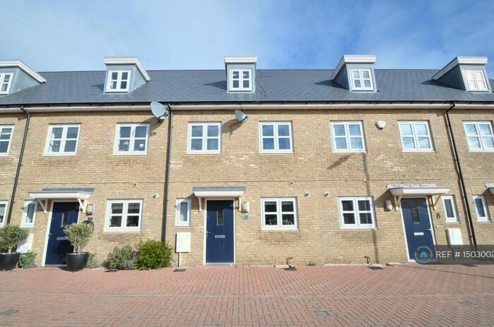 3 Bedroom Terraced House To Rent In Newton Avenue, Aylesbury, HP18