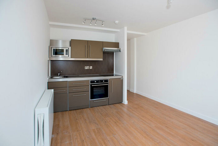 1 Bedroom Flat To Rent In Plarform Road, SO14