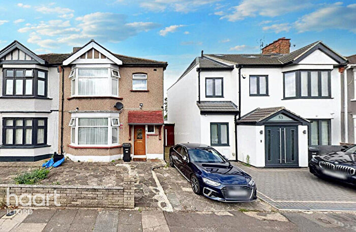 3 Bedroom End Of Terrace House For Sale In Benton Road, Ilford, IG1