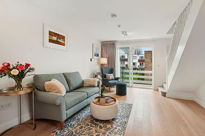 2 Bedroom Maisonette For Sale In Eaton Rise, Ealing, London, W5