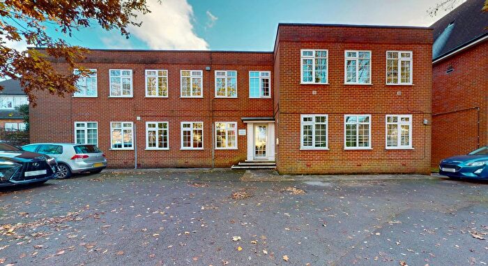 2 Bedroom Flat For Sale In Epsom Road, Leatherhead, KT22