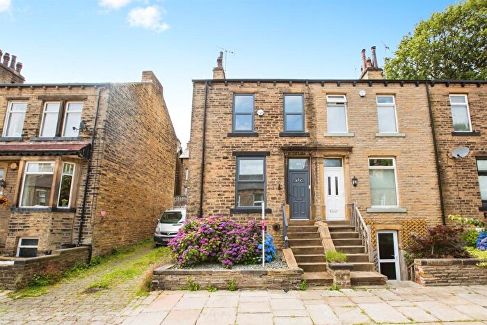 3 Bedroom End Of Terrace House For Sale In Abbey Walk, Halifax, HX3
