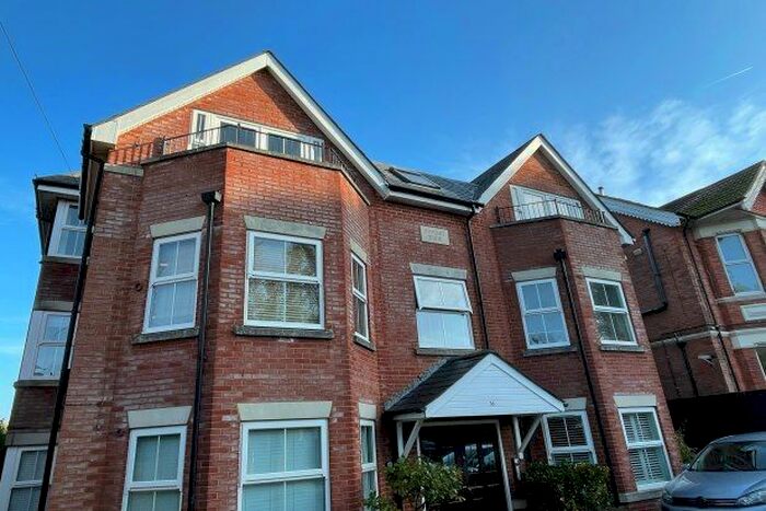 2 Bedroom Flat To Rent In Southbourne Road, Bournemouth, BH6