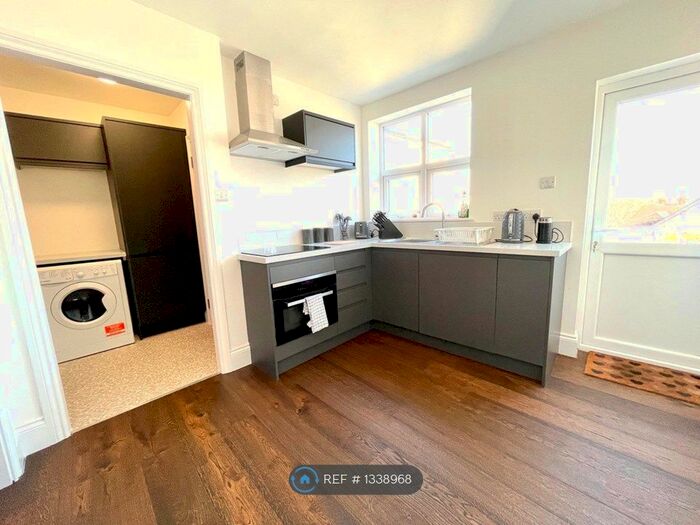 2 Bedroom Flat To Rent In Wells Road, Bristol, BS14