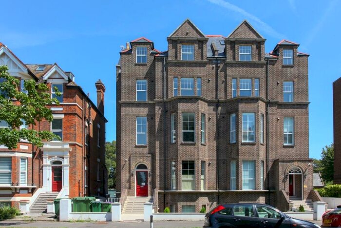 2 Bedroom Apartment To Rent In Earls Avenue, Folkestone, Kent, CT20