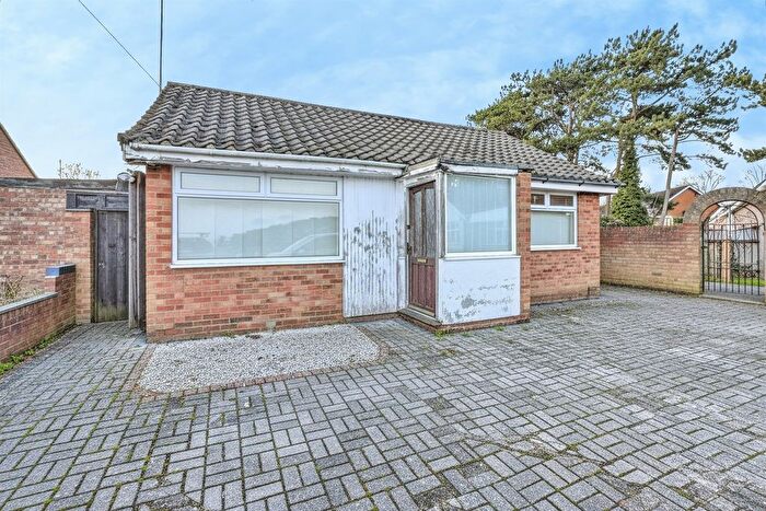 2 Bedroom Detached Bungalow For Sale In Lindale Close, Northampton, NN3