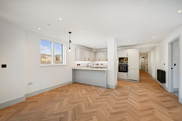 3 Bedroom Flat To Rent In Clifton Mansions, Park Avenue, London, NW2