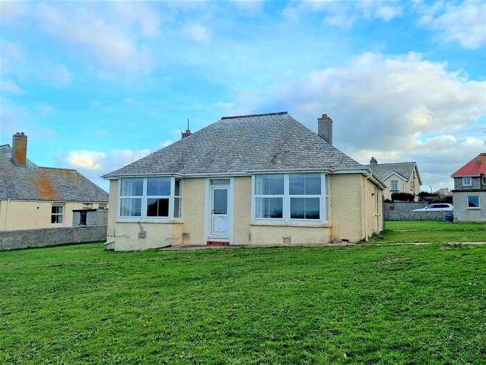 3 Bedroom Detached Bungalow To Rent In Bonython Road, Newquay, TR7