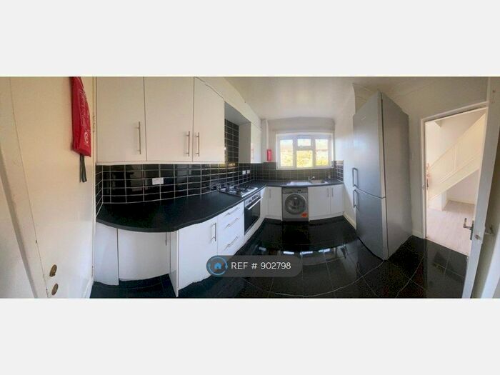 5 Bedroom Flat To Rent In Thornhill Gardens, London, E10