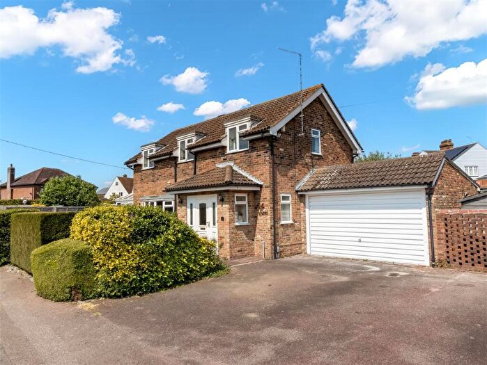 4 Bedroom Detached House For Sale In Bulls Lane, Welham Green, AL9