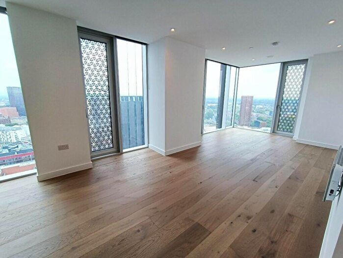 2 Bedroom Flat To Rent In Viadux, Manchester, Greater Manchester, M1