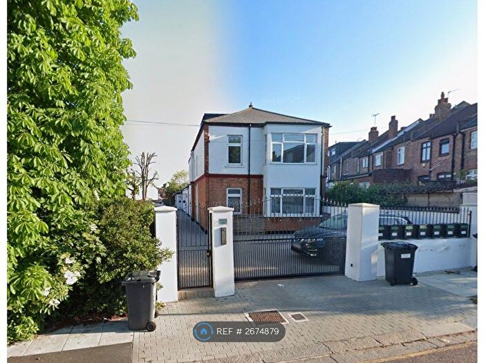 3 Bedroom Maisonette To Rent In Ingledene Close, London, NW4