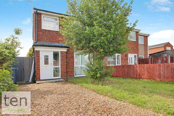 3 Bedroom Semi-Detached House For Sale In Shakespeare Road, Eaton Socon, St. Neots, PE19