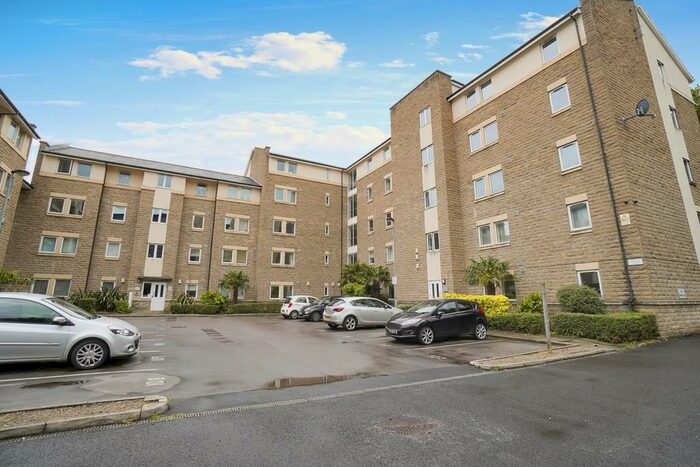 2 Bedroom Apartment To Rent In Thwaite Court, Cornmill View, Horsforth, LS18