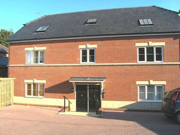 1 Bedroom Flat To Rent In Crofton House, Hungerford, RG17