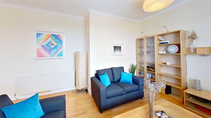 2 Bedroom Flat To Rent In Hopetoun Crescent, Edinburgh, EH7