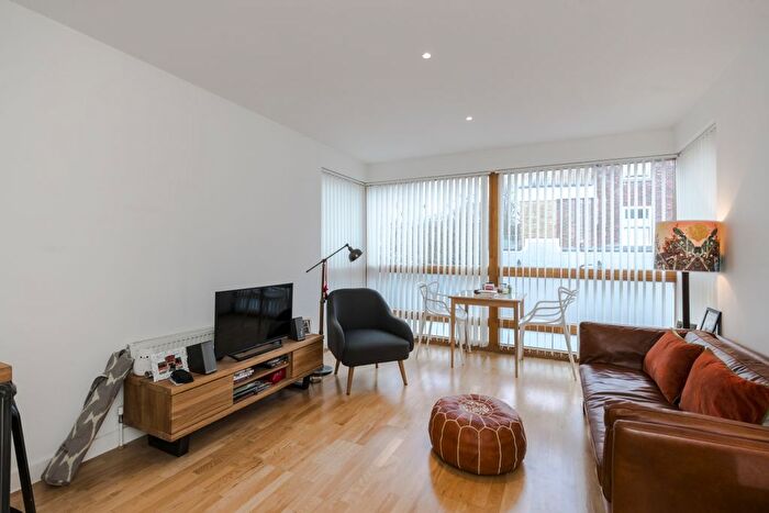 1 Bedroom Flat To Rent In Southern Row, London, W10