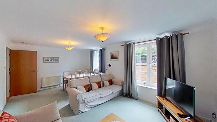 2 Bedroom Flat To Rent In Powderhall Rigg, Edinburgh, Midlothian, EH7