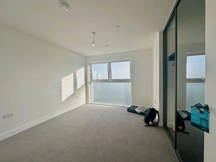 2 Bedroom Flat To Rent In Pavana Square, Brentford, TW8