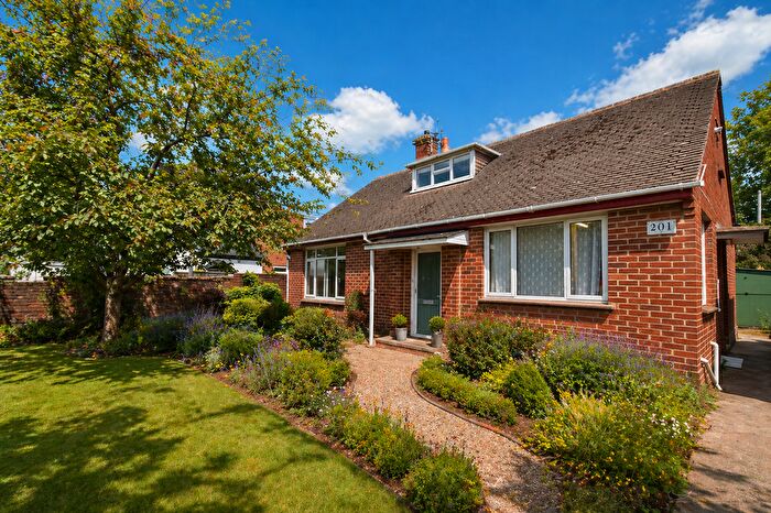 3 Bedroom Detached Bungalow For Sale In Topsham Road, Exeter, EX2