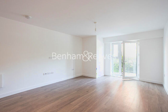 Studio To Rent In Beaufort Square, Colindale, NW9